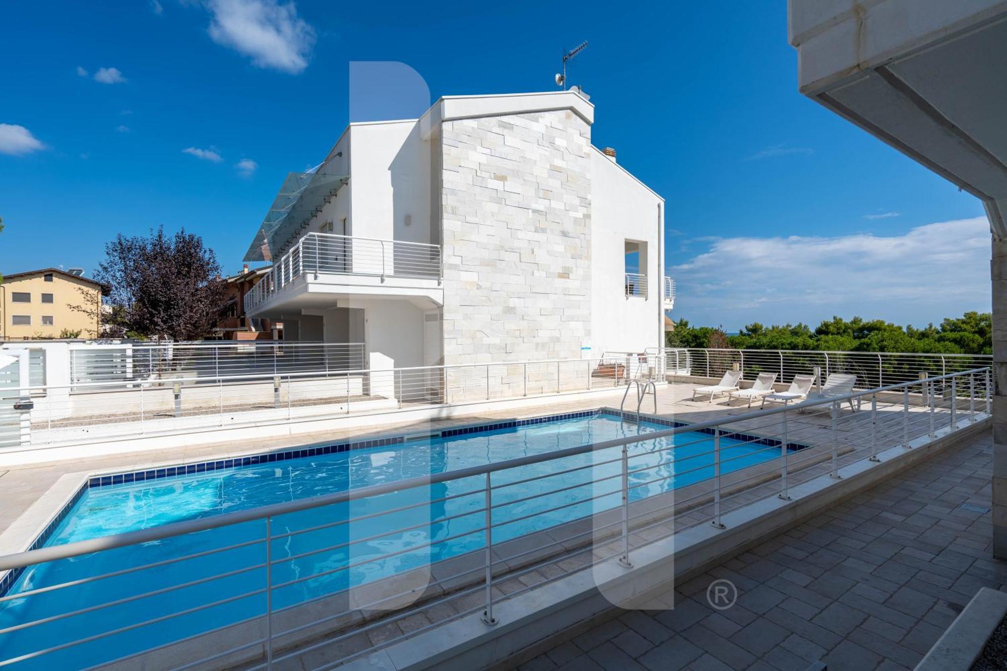 Homiday - Cerrano Park Resort Пинето Экстерьер фото