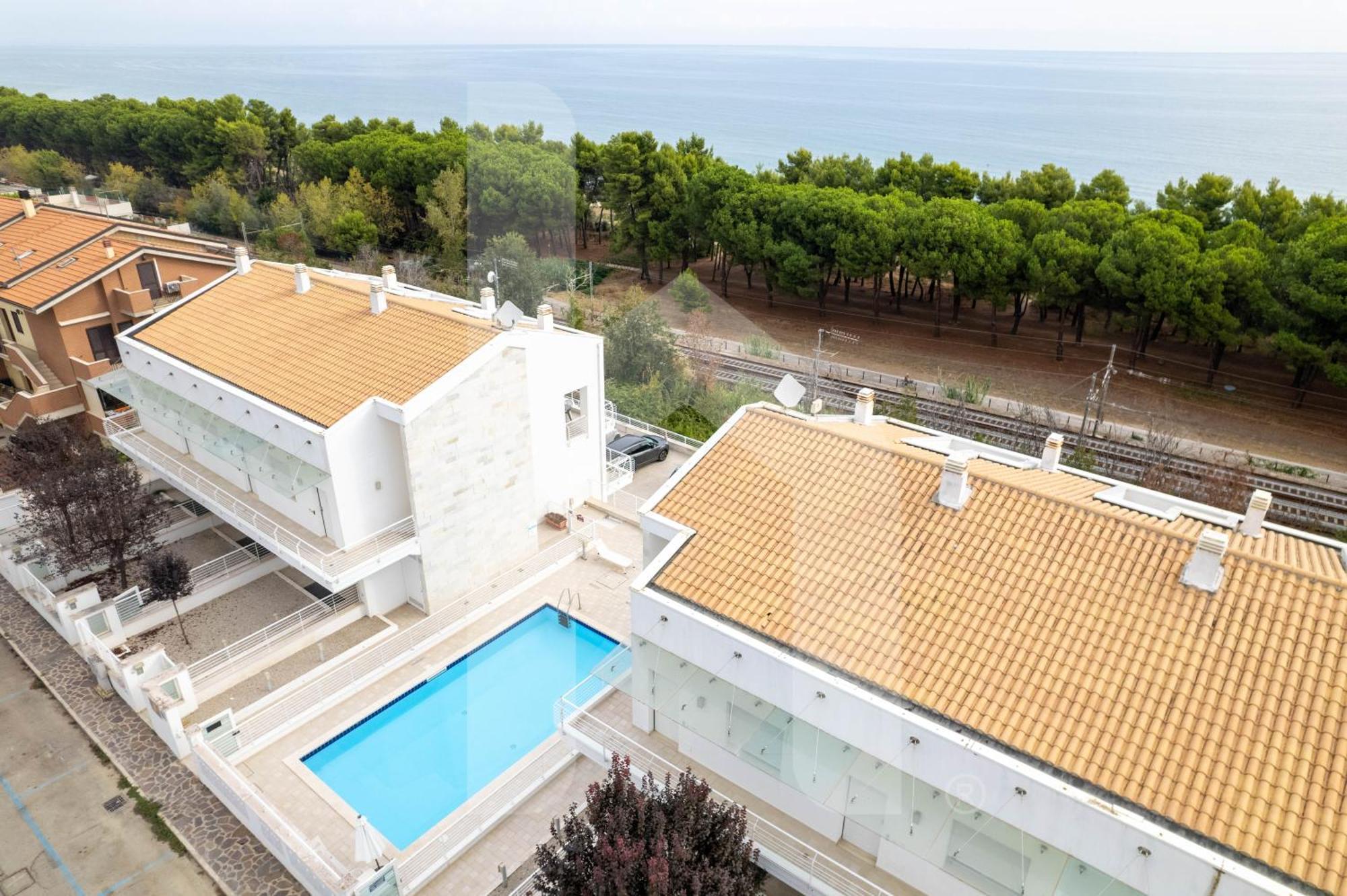 Homiday - Cerrano Park Resort Пинето Экстерьер фото